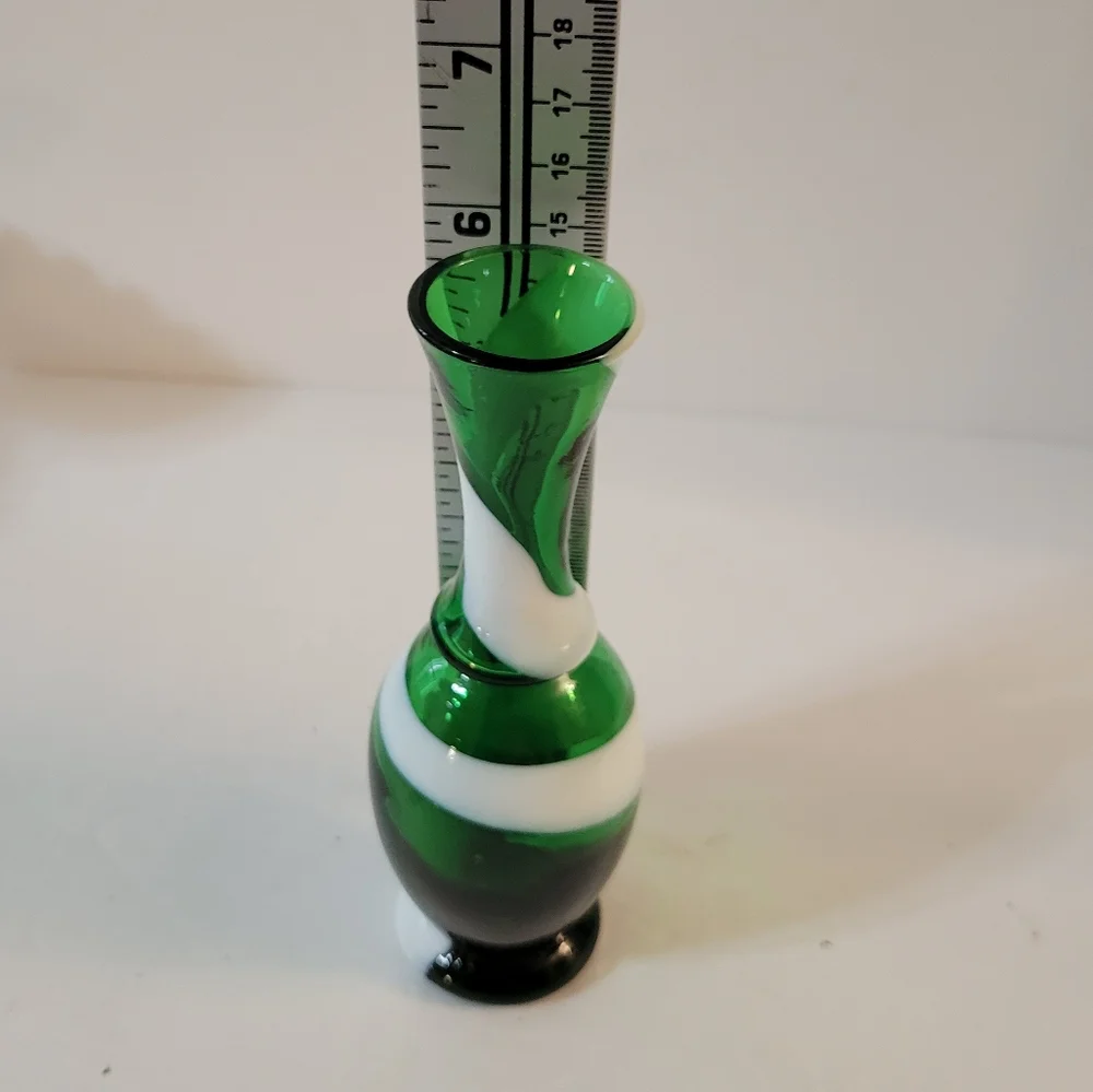 Vintage Art Glass Bud Vase Swirl